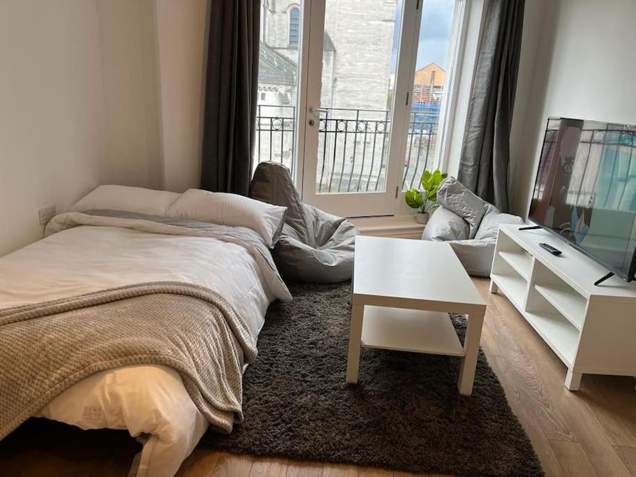 Luxury 2 Bed Gem In Heart Of Appartement *